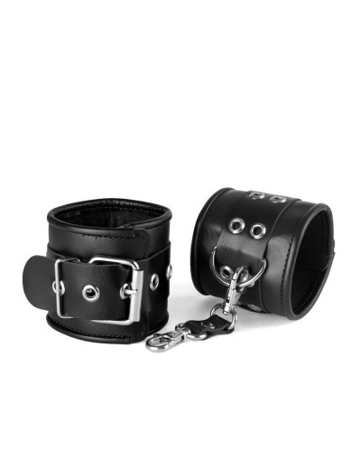 Черные кожаные наручники с ремешком с двумя карабинами на концах