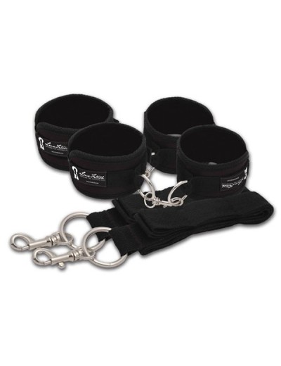 Две пары черных наручников, крепящиеся к матрасу
