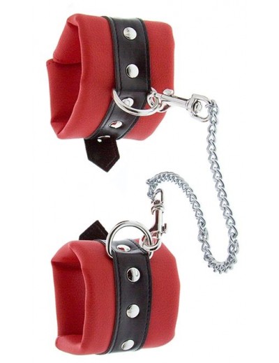 Красно-чёрные наручники на металлической цепочке
