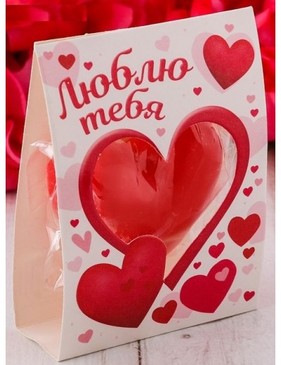 Красная романтичная свеча-сердце  Люблю