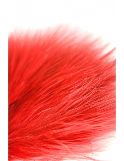 Красная пуховая щекоталка