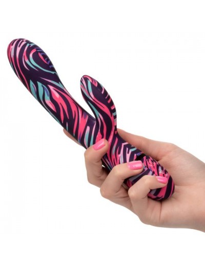 Черный вибратор-кролик Menage ? Moi Dual Wand с ярким принтом - 21 см. Черный вибратор-кролик Menage ? Moi Dual Wand с ярким принтом - 21 см.