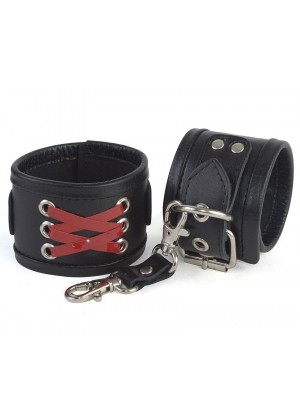 Кожаные наручники с декоративной лаковой шнуровкой